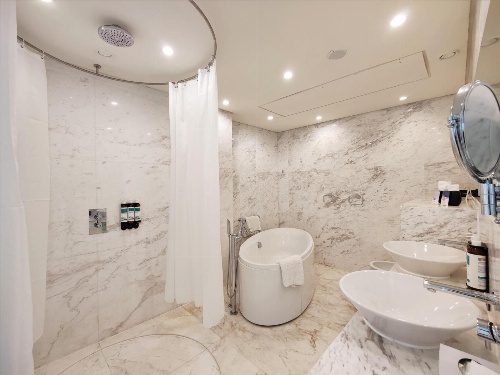 Media One Hotel image 2